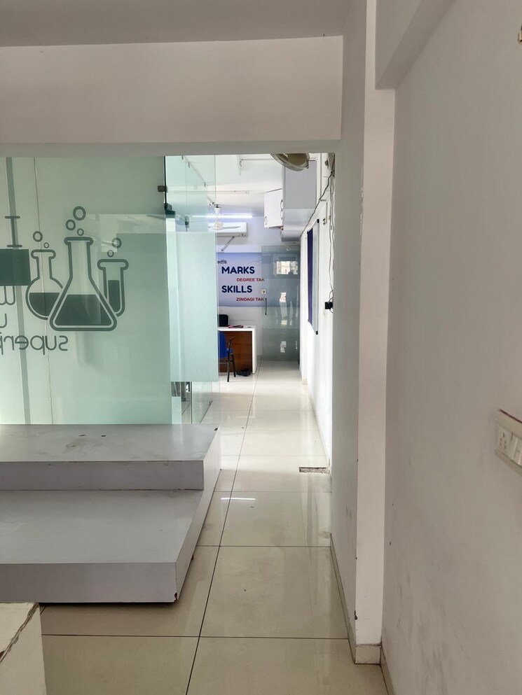 undefined, memnagar Commercial Office Space 1140 Sq.Ft. In Memnagar Ahmedabad 9498253