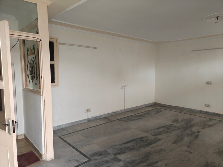 Living Room, gujranwala town 4 Bedroom 2700 Sq.Ft. Builder Floor In Gujranwala Town Delhi 9498314