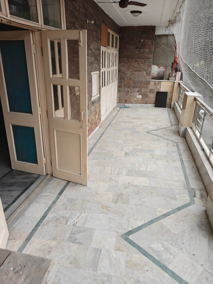 Balcony, gujranwala town 4 Bedroom 2700 Sq.Ft. Builder Floor In Gujranwala Town Delhi 9498314