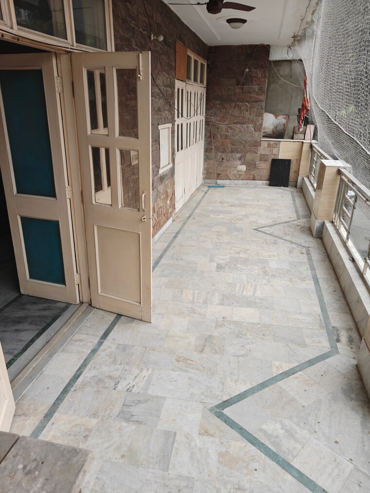 Balcony, gujranwala town 4 Bedroom 2700 Sq.Ft. Builder Floor In Gujranwala Town Delhi 9498314