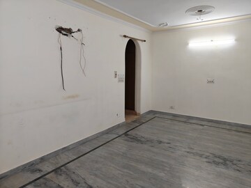 Master Bedroom in 4 BHK Builder Floor at Gujranwala Town – for Rent