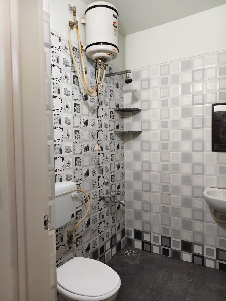 Bathroom, halasuru 1 RK 300 Sq.Ft. Apartment In Halasuru Bangalore 9498368