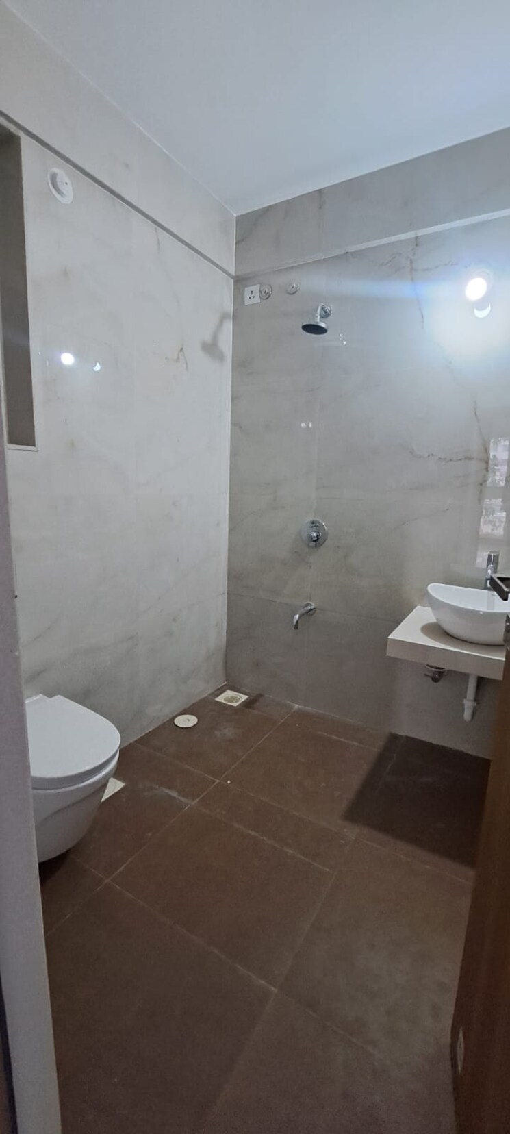 Bathroom, nirman-adi 3 Bedroom 994 Sq.Ft. Apartment In Kalyani Nagar Pune 9498419