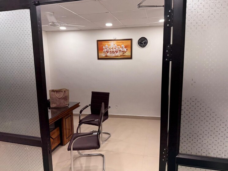 Team Area, gomti nagar Commercial Office Space 550 Sq.Ft. In Gomti Nagar Lucknow 9498400