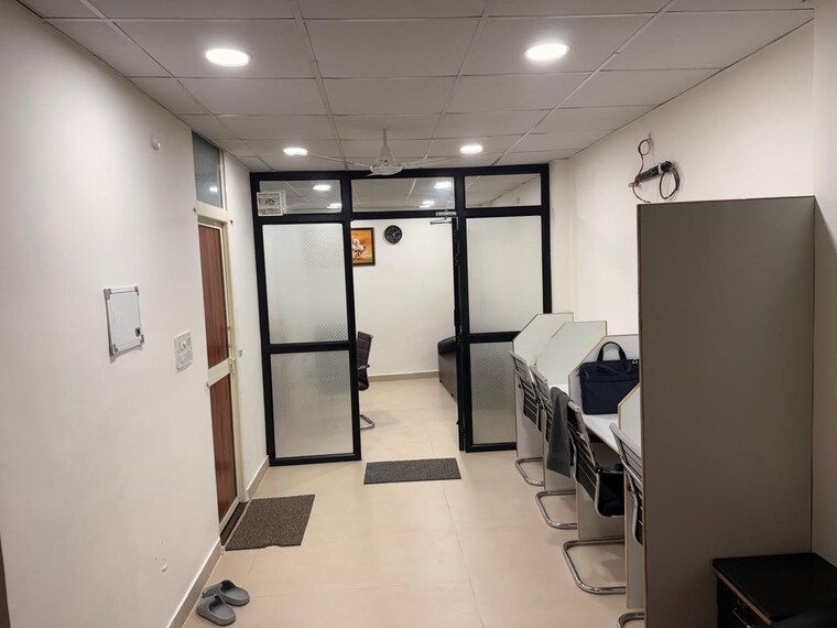 Team Area, gomti nagar Commercial Office Space 550 Sq.Ft. In Gomti Nagar Lucknow 9498400