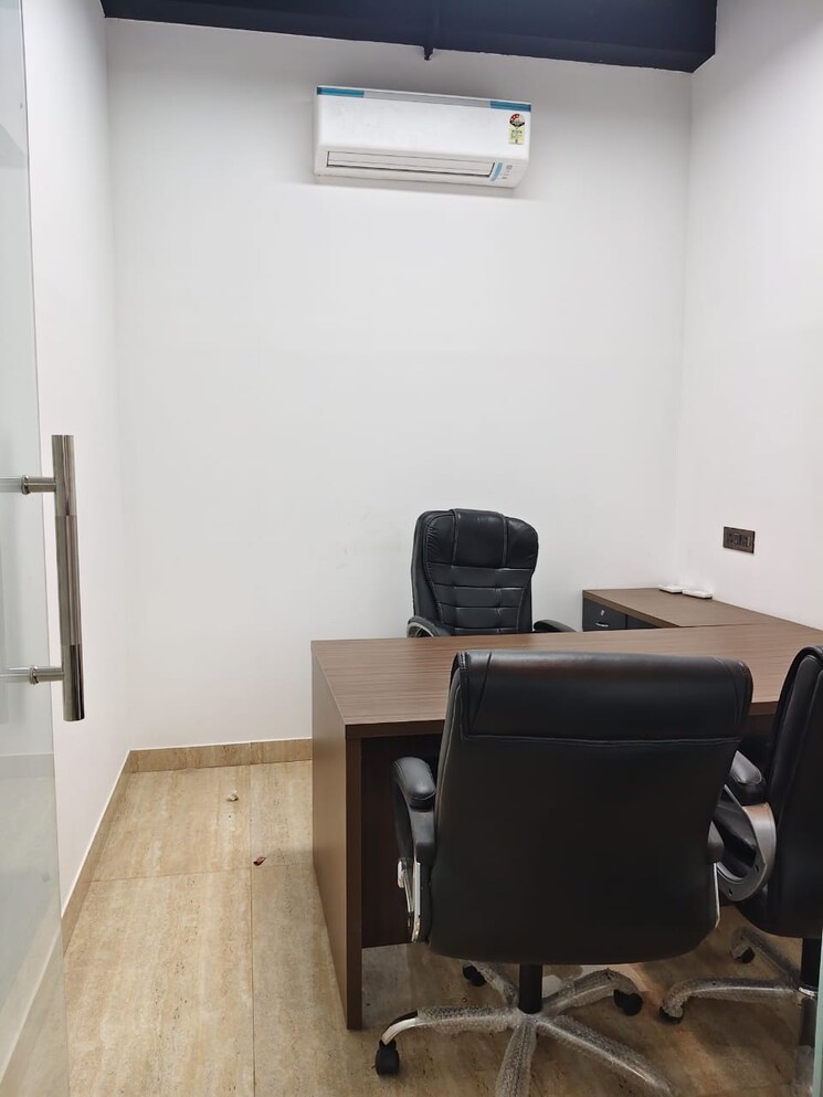 Team Area, sector 63 Commercial Office Space 1000 Sq.Ft. In Sector 63 Noida 9498450