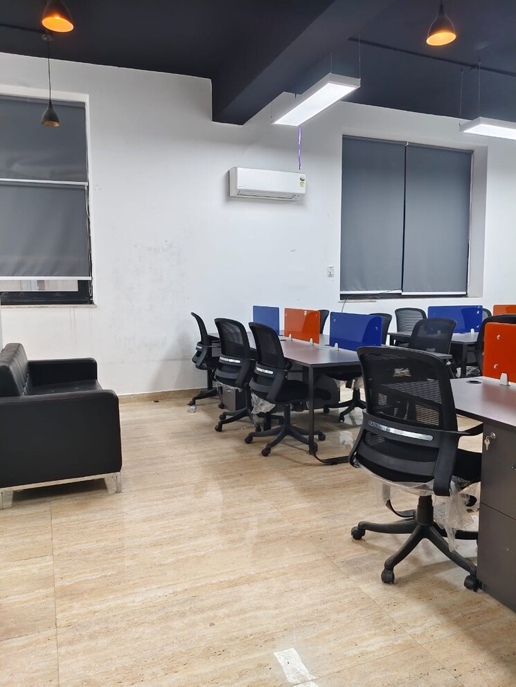 Team Area, sector 63 Commercial Office Space 1000 Sq.Ft. In Sector 63 Noida 9498450