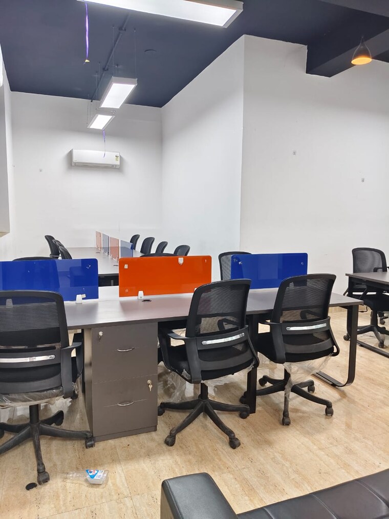 Team Area, sector 63 Commercial Office Space 1000 Sq.Ft. In Sector 63 Noida 9498450