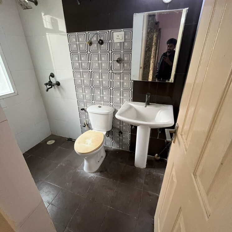 Team Area, express-zenith 2.5 Bedroom 608 Sq.Ft. Apartment In Sector 77 Noida 9498510