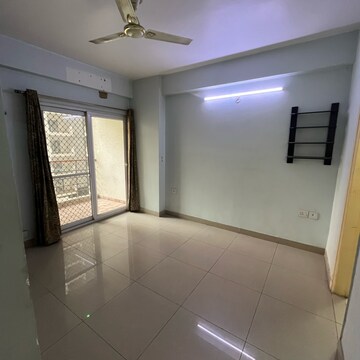 Bathroom in 2.5 BHK Apartment at Express Zenith, Sector 77 – for Rent