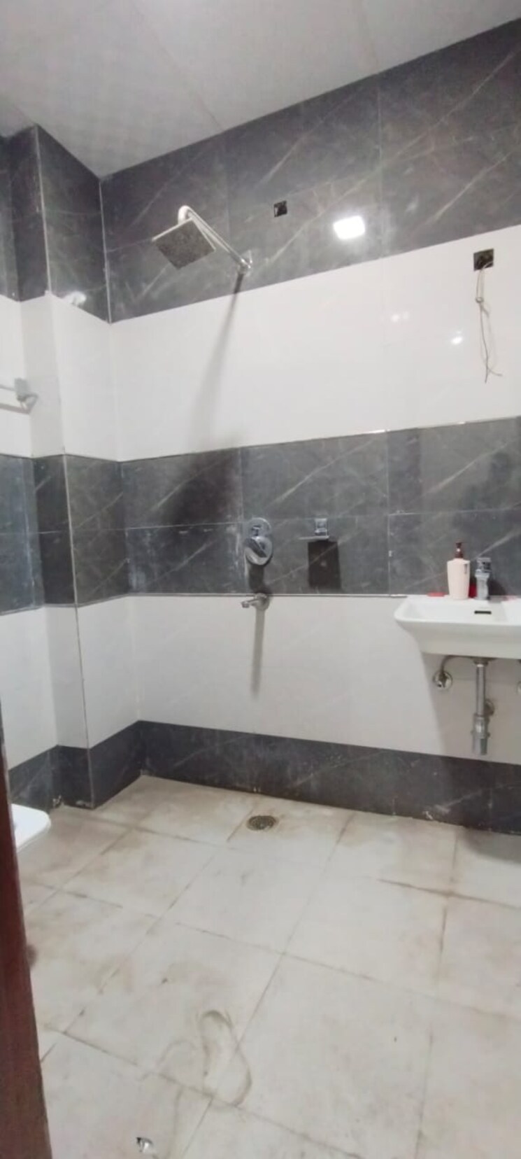 Attached Bathroom, sector 15 2 Bedroom 1200 Sq.Ft. Builder Floor In Sector 15 Gurgaon 9498526