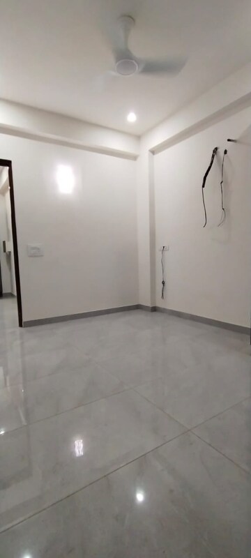 Room in 2 BHK Builder Floor at Sector 15 – for Rent