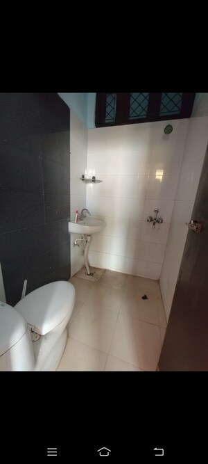 Bathroom in 1 BHK Builder Floor at Vaishali Media Apartment, Vaishali Sector 5 – for Rent