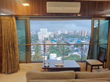 Bedroom in 2 BHK Apartment at Vile Parle West – for Rent