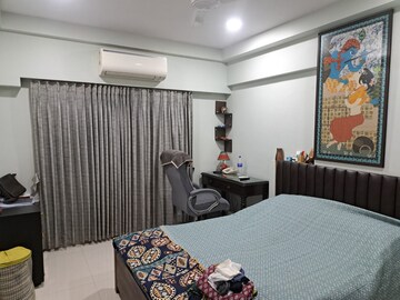 Bedroom in 2 BHK Apartment at Pioneer House, Khar West – for Rent