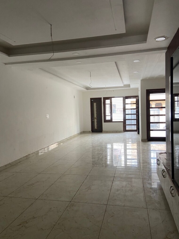 Room, patiala road 3 Bedroom 242 Sq.Yd. Independent House In Patiala Road Zirakpur 9498544