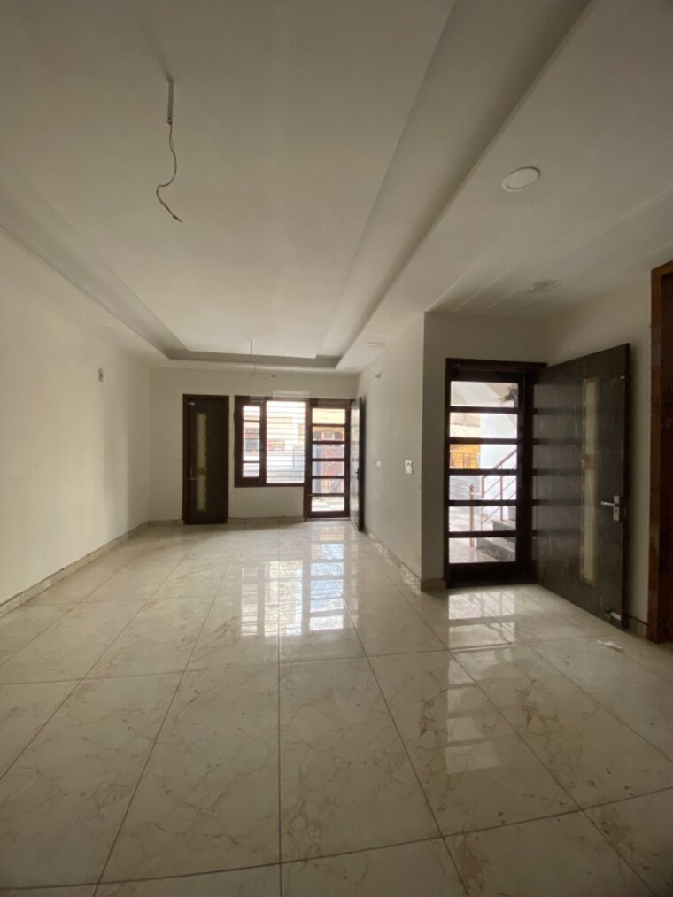 Room, patiala road 3 Bedroom 242 Sq.Yd. Independent House In Patiala Road Zirakpur 9498544
