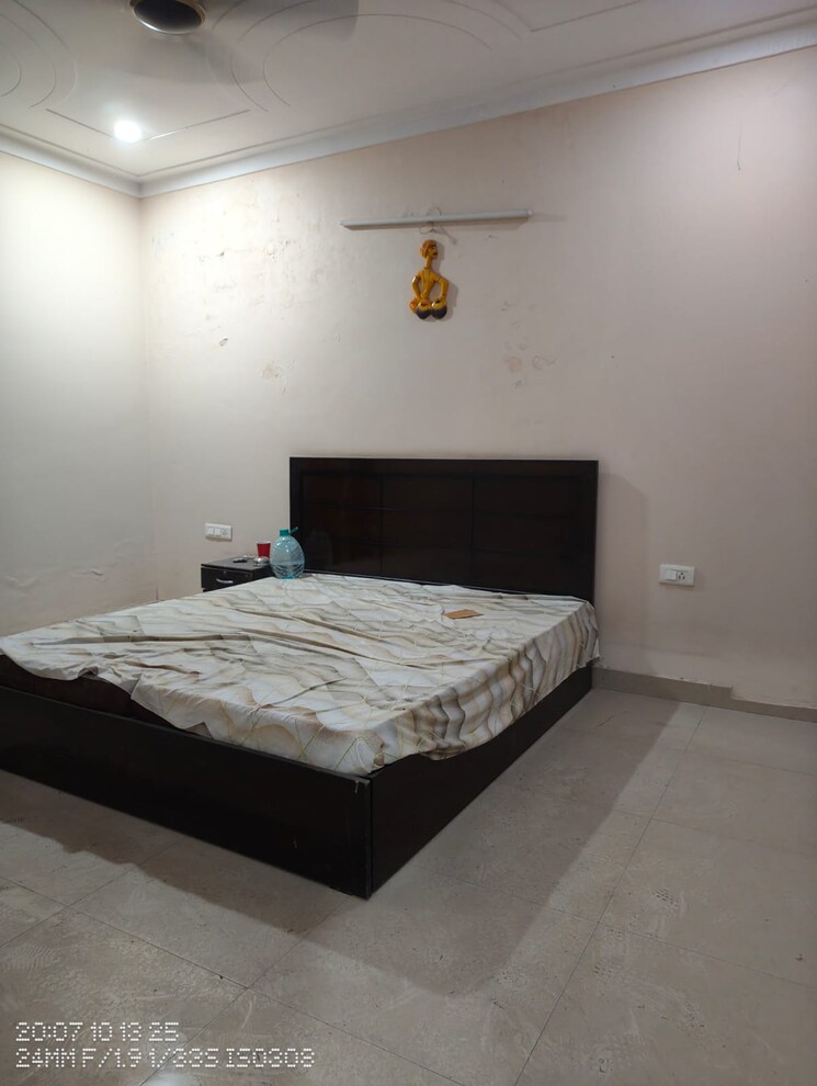Bedroom, sector 14 3 Bedroom 1800 Sq.Ft. Builder Floor In Sector 14 Gurgaon 9498575