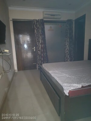 Bedroom in 3 BHK Builder Floor at Sector 14 – for Rent