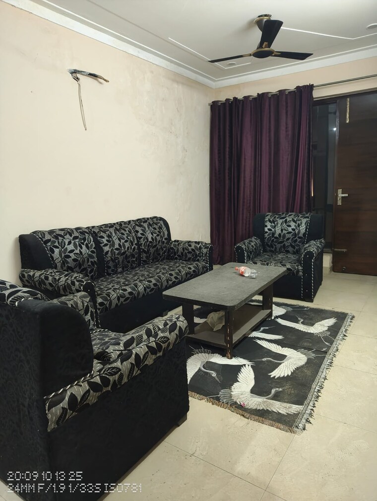 Living Room, sector 14 3 Bedroom 1800 Sq.Ft. Builder Floor In Sector 14 Gurgaon 9498575