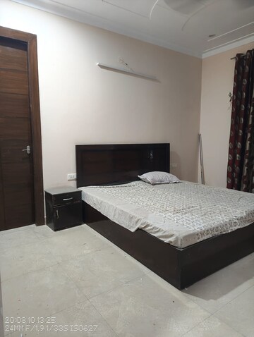 Bedroom in 3 BHK Builder Floor at Sector 14 – for Rent