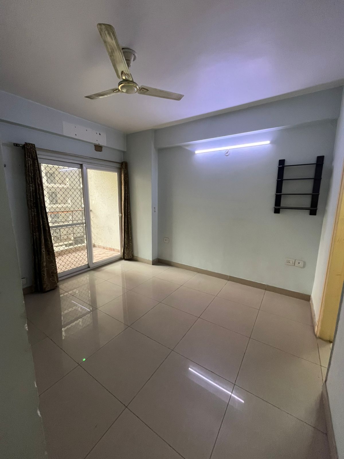 2.5 BHK + Pooja Room Apartment For Rent in Express Zenith