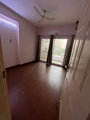 Room in 2.5 BHK Apartment at Express Zenith, Sector 77 – for Rent