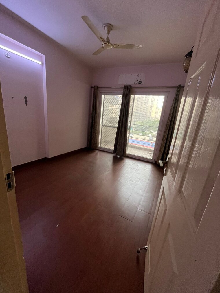 Room, express-zenith 2.5 Bedroom 608 Sq.Ft. Apartment In Sector 77 Noida 9498611