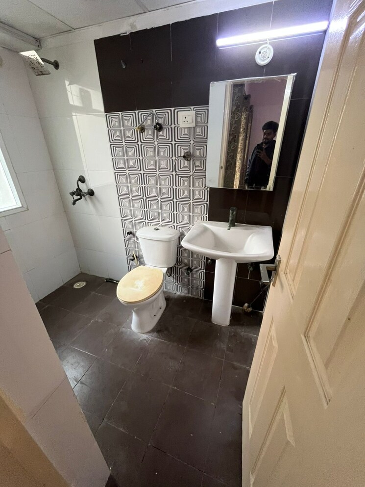 Attached Bathroom, express-zenith 2.5 Bedroom 608 Sq.Ft. Apartment In Sector 77 Noida 9498611