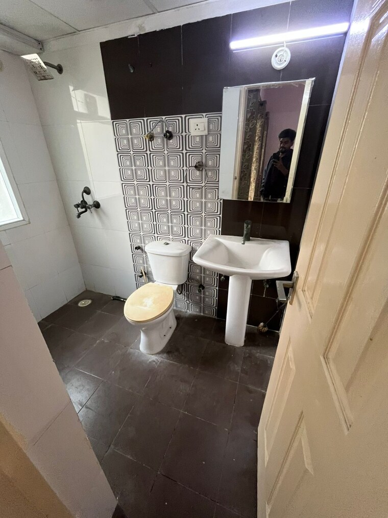 Attached Bathroom, express-zenith 2.5 Bedroom 608 Sq.Ft. Apartment In Sector 77 Noida 9498611