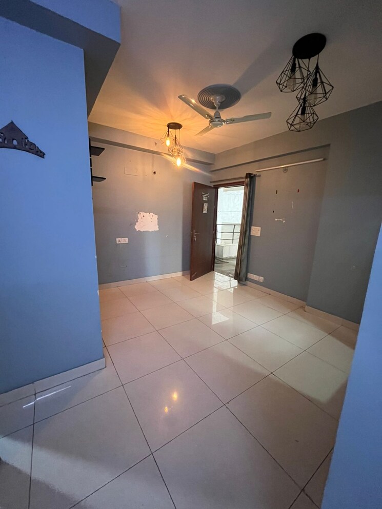 Bathroom, express-zenith 2.5 Bedroom 608 Sq.Ft. Apartment In Sector 77 Noida 9498611