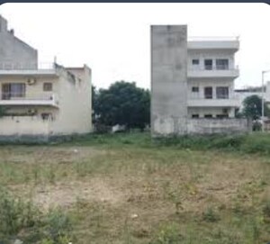  Plot For Sale in Sector 76