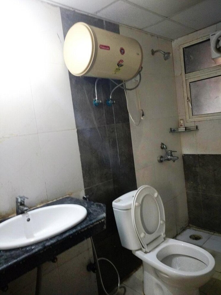 Bathroom, fusion-homes 2.5 Bedroom 1155 Sq.Ft. Apartment In Tech Zone 4 Greater Noida Greater Noida 9498655