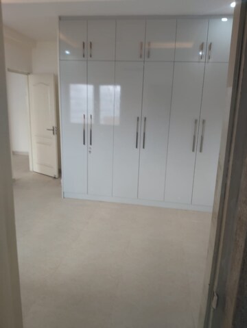 Room in 3 BHK Builder Floor at Palam Vihar Residents Association, Palam Vihar – for Rent