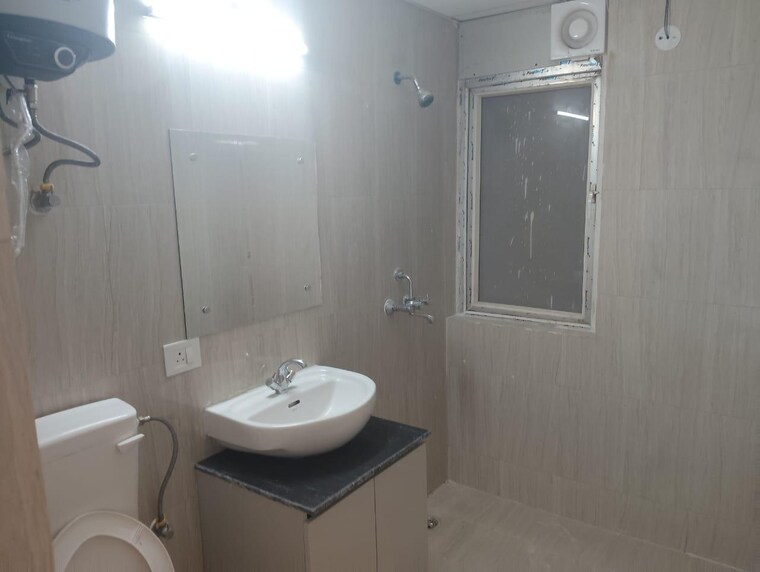 Bathroom, palam-vihar-residents-association 3 Bedroom 2000 Sq.Ft. Builder Floor In Palam Vihar Gurgaon 9498693