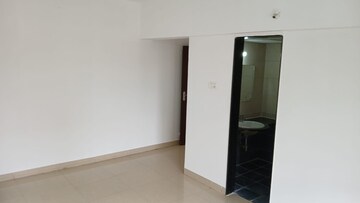 Room in 3 BHK Apartment at Brahma Suncity Platinum, Wadgaon Sheri – for Rent