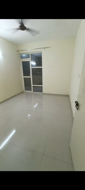 Room in 2 BHK Apartment at Pyramid Pride, Sector 76 – for Rent