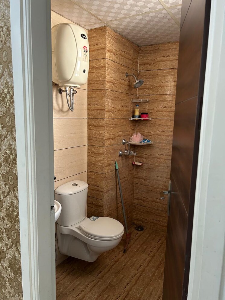 Bathroom, highland-park-chandigarh 2 Bedroom 1400 Sq.Ft. Apartment In Bhabat Zirakpur 9498768