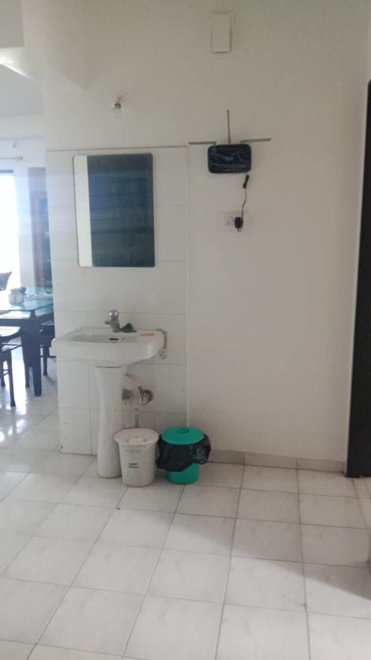 Bathroom, erandwane 3 Bedroom 1500 Sq.Ft. Builder Floor In Erandwane Pune 9498912