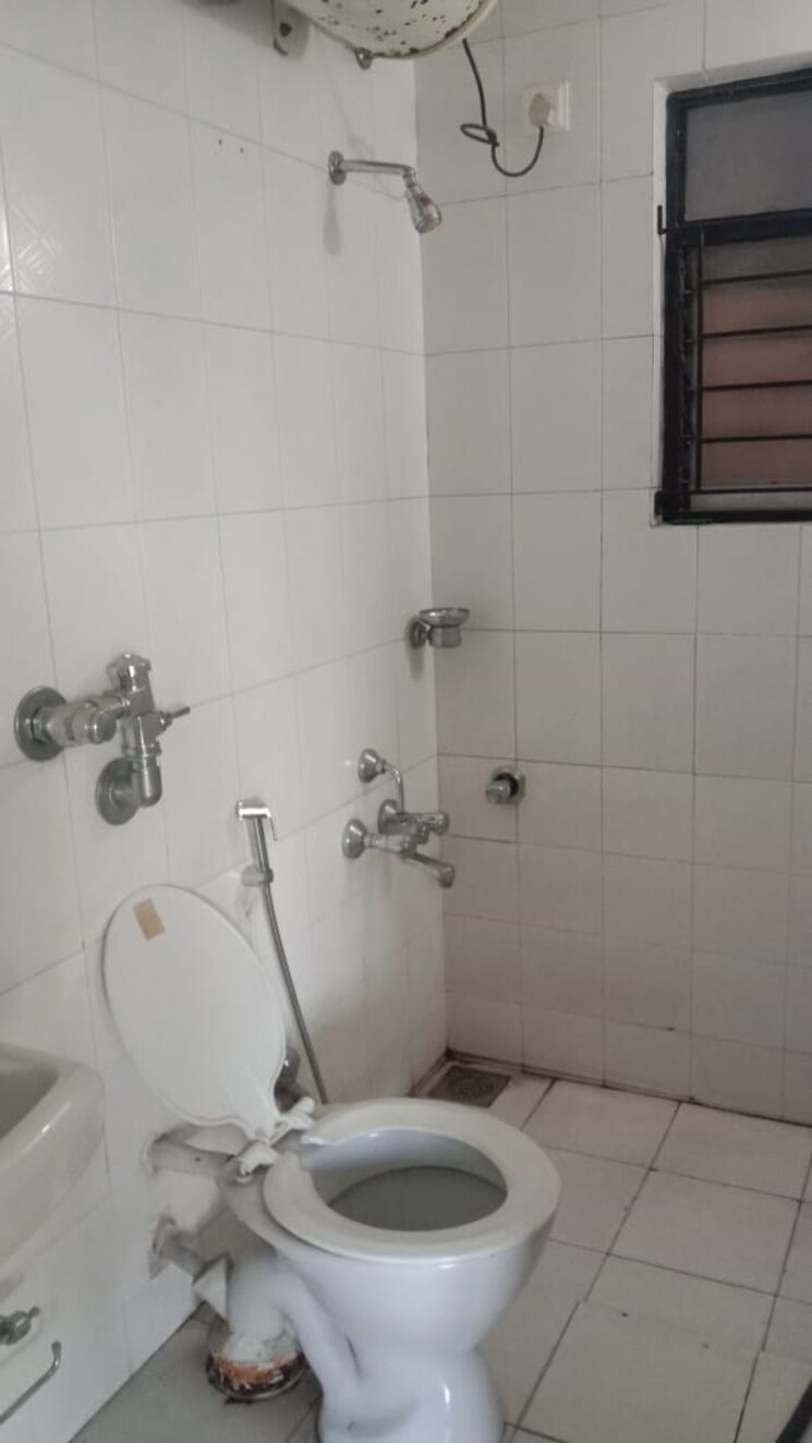 Bathroom, erandwane 3 Bedroom 1500 Sq.Ft. Builder Floor In Erandwane Pune 9498912