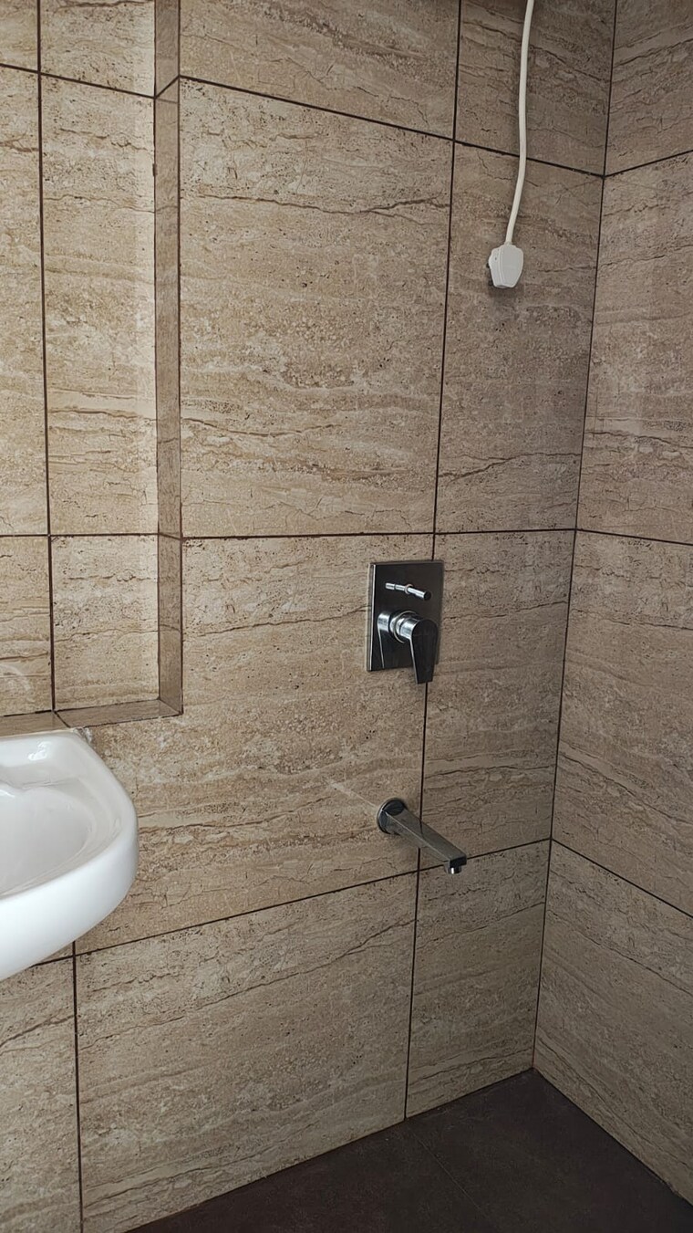 Bathroom, raj-infinia 3 Bedroom 1200 Sq.Ft. Apartment In Malad West Mumbai 9498822