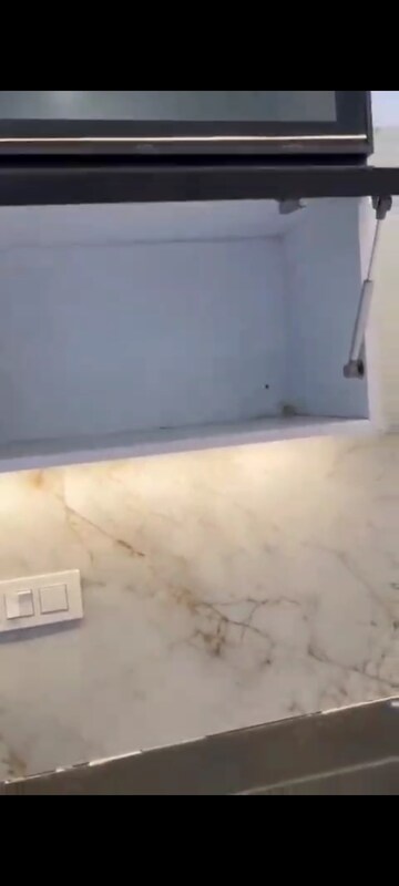 Room in 4 BHK Builder Floor at BPTP District Phase 2, Sector 84 – for Rent