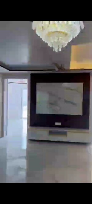 Room in 4 BHK Builder Floor at BPTP District Phase 2, Sector 84 – for Rent