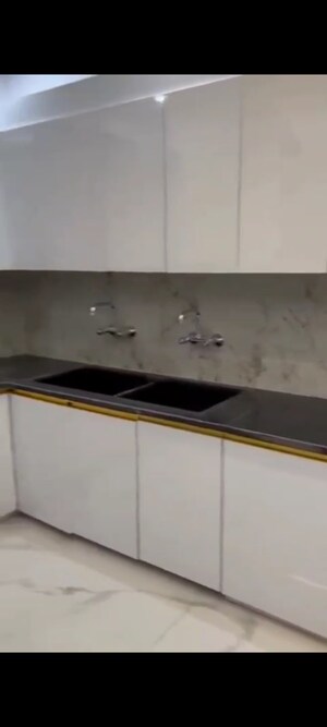 Furnished Amenities in 4 BHK Builder Floor at BPTP District Phase 2, Sector 84 – for Rent