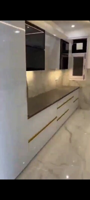 Room in 4 BHK Builder Floor at BPTP District Phase 2, Sector 84 – for Rent