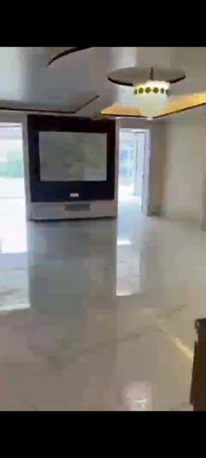 Furnished Amenities in 4 BHK Builder Floor at BPTP District Phase 2, Sector 84 – for Rent