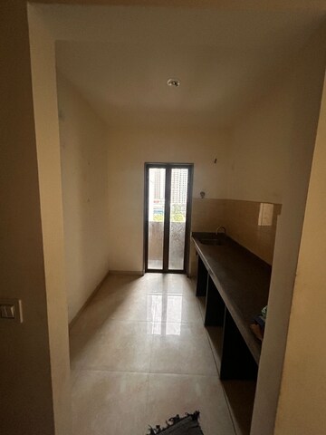 Room in 2 BHK Apartment at Sunteck Maxxworld, Tivri – for Rent