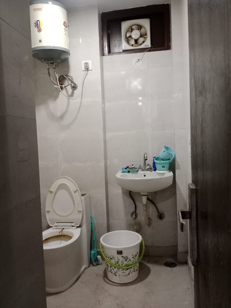 Bathroom, govindpuri 2 Bedroom 580 Sq.Ft. Builder Floor In Govindpuri Delhi 9498941