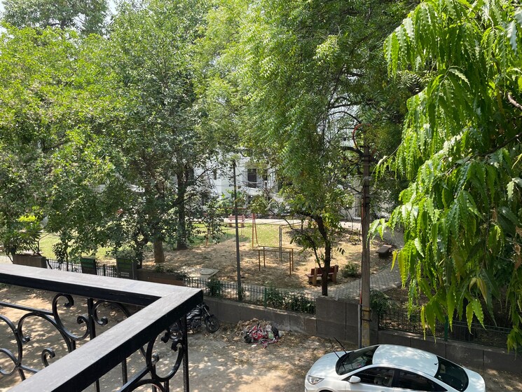 Balcony, jor bagh 3 Bedroom 375 Sq.Yd. Builder Floor In Jor Bagh Delhi 9498915