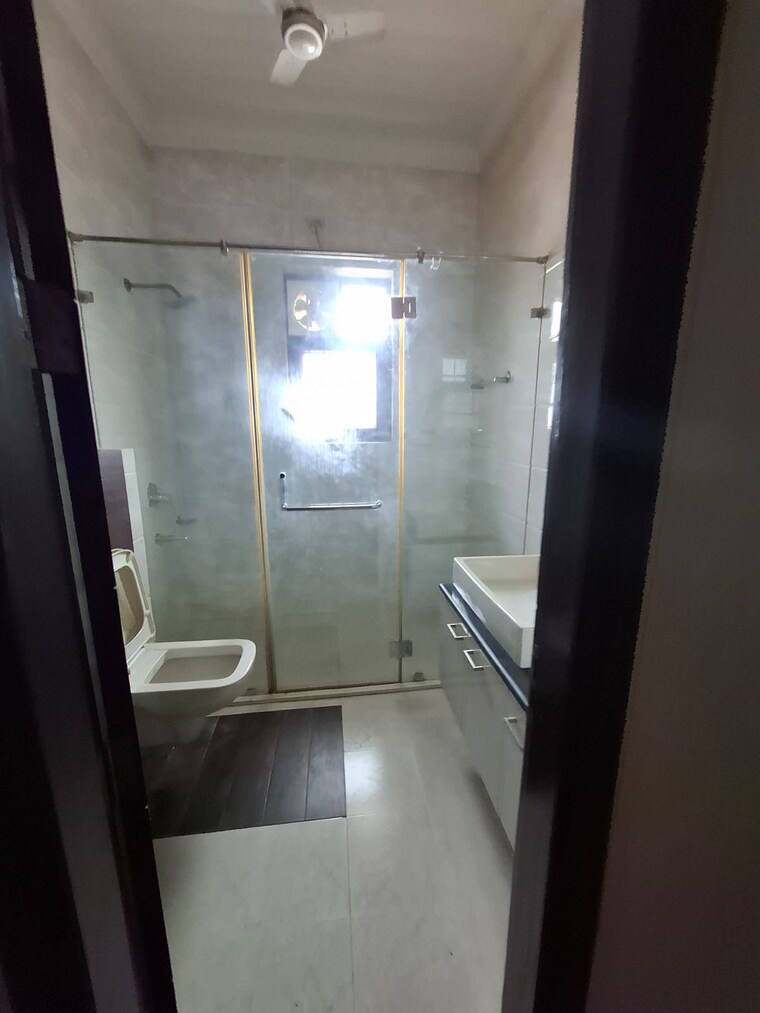 Bathroom, sector 40 3 Bedroom 2300 Sq.Ft. Builder Floor In Sector 40 Gurgaon 9498950